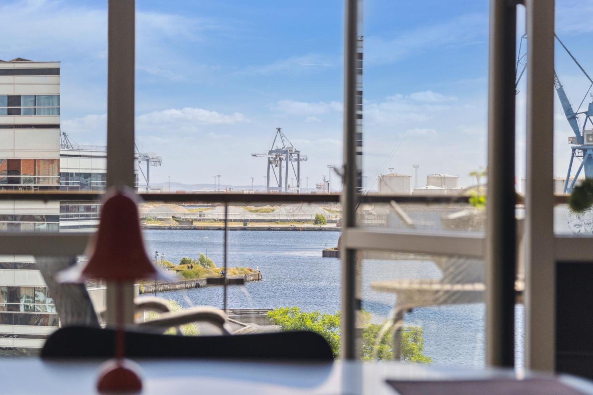Penthouse 1br Lejlighed M 13 M2 Terrasse & Udsigt Århus